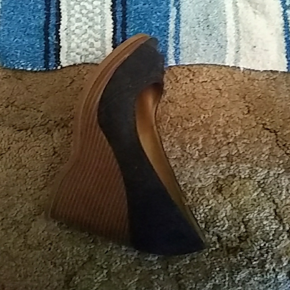 Heels - Picture 3 of 3